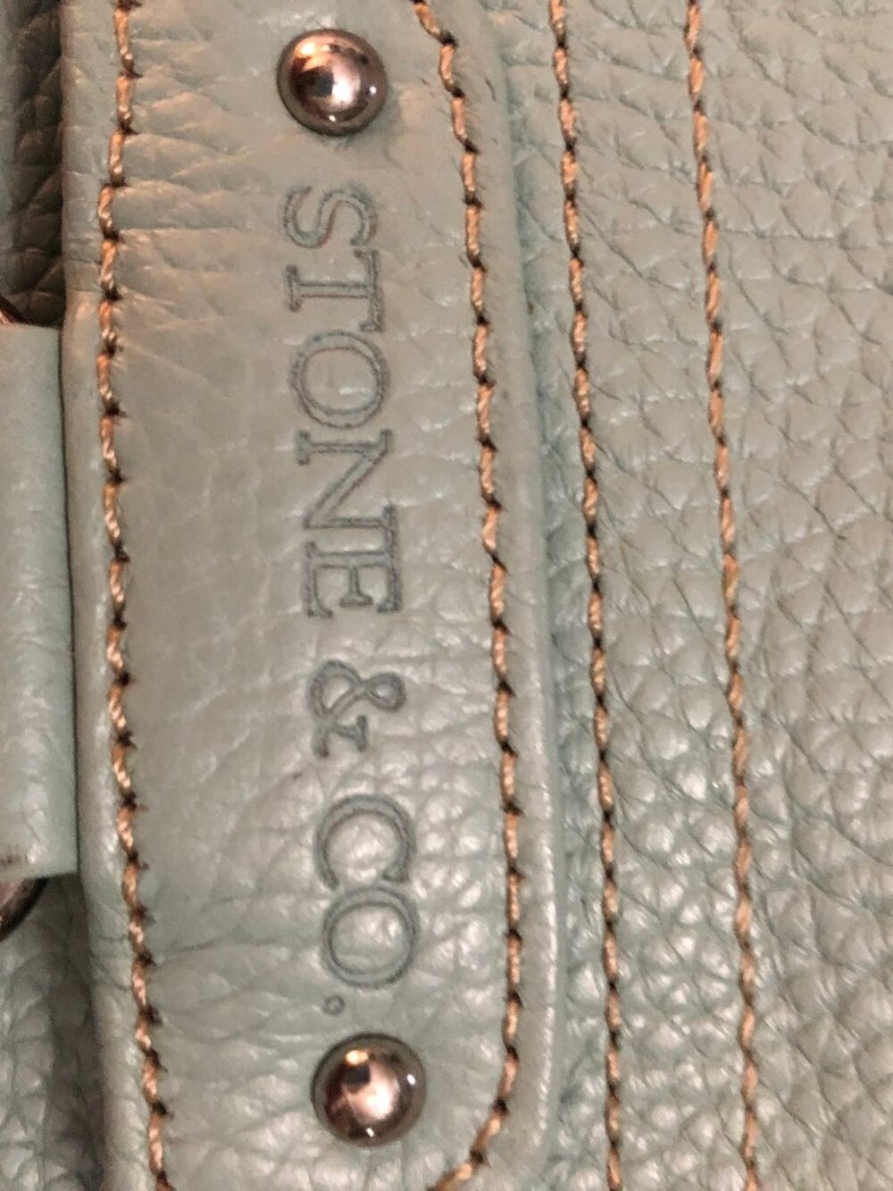 Stone & Co green pebble grain leather shoulder bag. - Picture 2 of 12